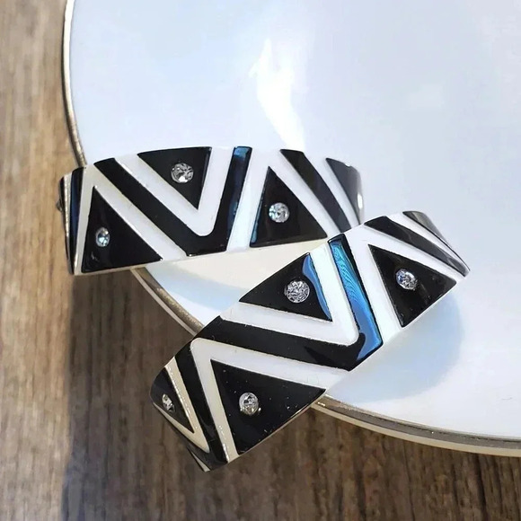 Vintage Y2K White Black Lucite Austrian Crystal Zig Zag Triangle Hoop Earrings - Picture 1 of 13